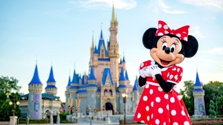 Minnie em frente ao Castelo da Cinderela no Magic Kingdom da Disney Orlando