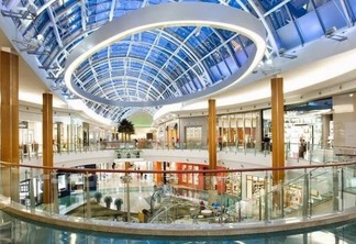 Interior do shopping Mall at Millenia em Orlando