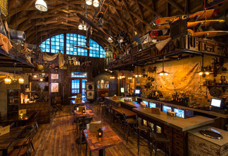 Restaurante e bar do Indiana Jones Jock Lindsey's Hangar em Orlando 1