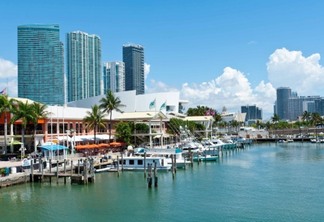 Vista de Bayside Marketplace em Miami