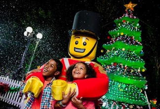 Crianças no Holidays at Legoland no parque Legoland Florida