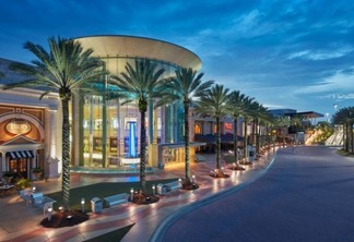 Rua do Mall at Millenia em Orlando à noite