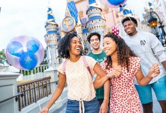 Grupo de amigos passeando na Disney Orlando