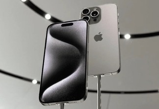 Frente e verso do iPhone 15 Pro