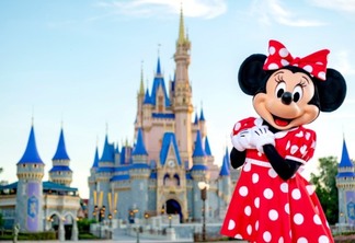 Minnie em frente ao Castelo da Cinderela no Magic Kingdom da Disney Orlando