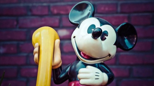 Como falar com personagens da Disney no Bedtime Hotline: Mickey Mouse