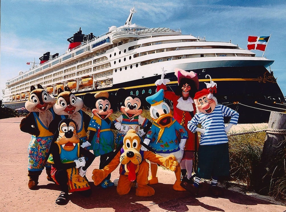 Navio e personagens do cruzeiro Disney Fantasy