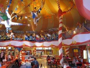 7 jantares com personagens Disney e Universal em Orlando: Restaurante Circus McGurkus Cafe Stoo-Pendous