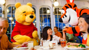 7 jantares com personagens Disney e Universal em Orlando: Restaurante Crystal Palace Orlando
