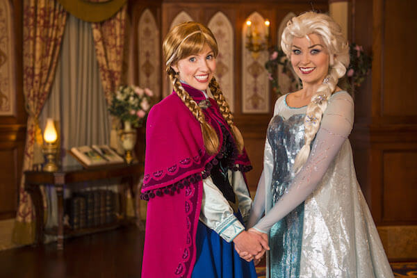 Anna e Elsa de Frozen no Magic Kingdom da Disney Orlando