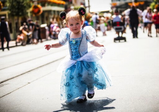 Como ir com bebês para Disney e Orlando: bebê no parque Disney Magic Kingdom
