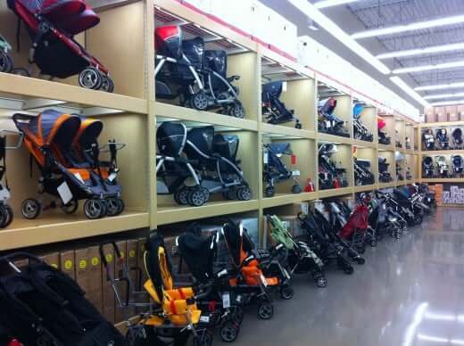 Carrinhos de bebê nas lojas de departamento em Orlando