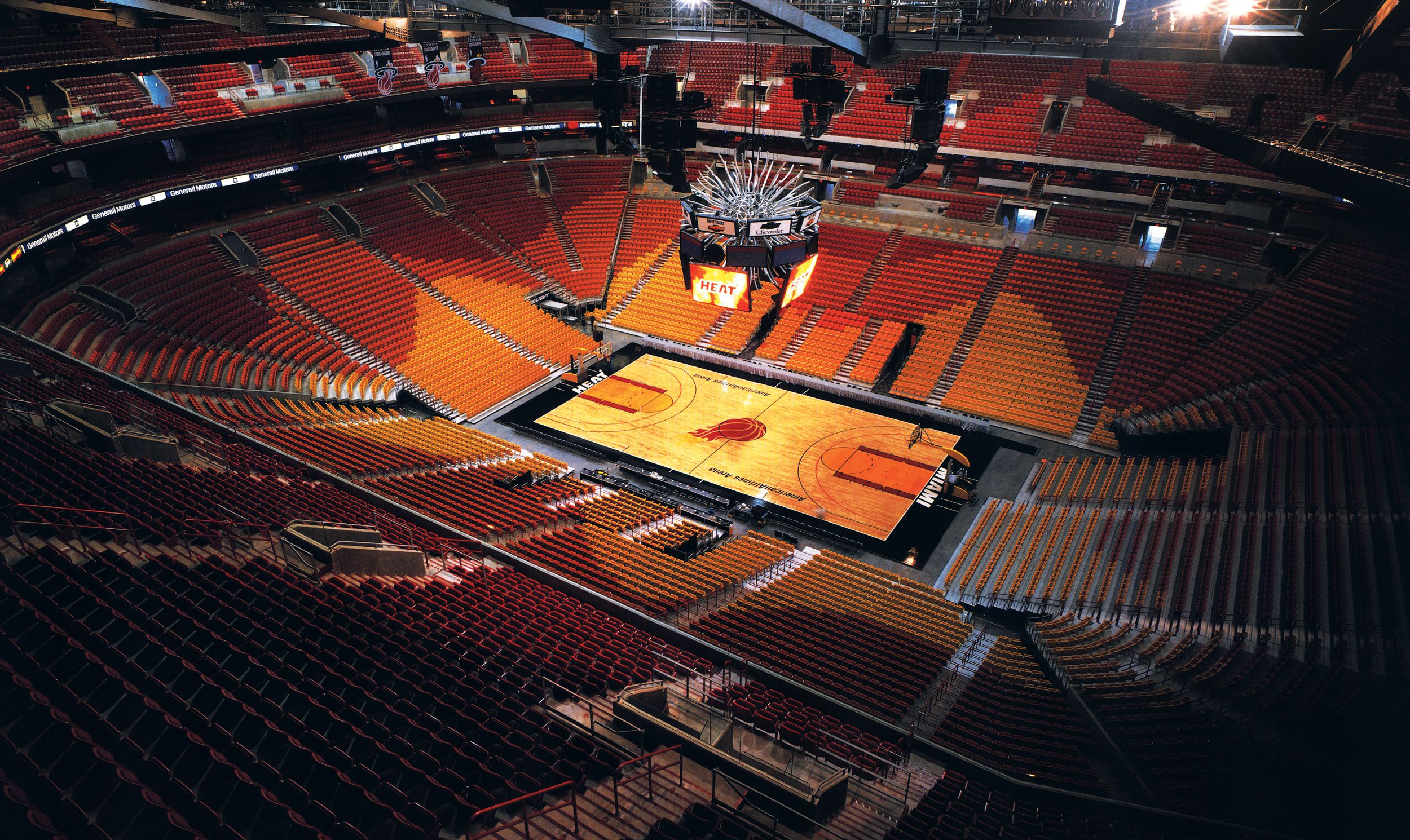 Assistir a um jogo da NBA na American Airlines Arena em Miami: interior do estádio