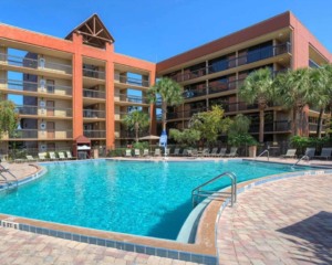 Hotel Clarion Inn Lake Buena Vista em Orlando: piscina