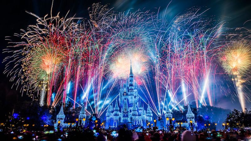 Assista à transmissão ao vivo do show de fogos de Ano Novo da Disney Orlando