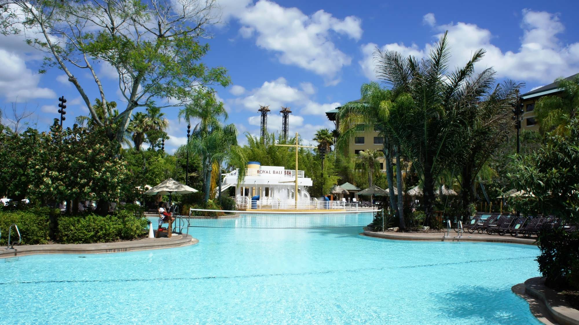 Piscina no hotel Loews Royal Pacific Resort da Universal em Orlando
