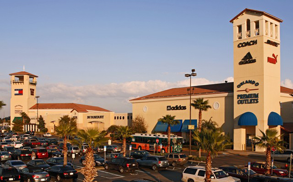Estacionamento do Vineland Premium Outlets em Orlando