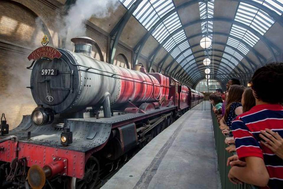 Trem Hogwarts Express no parque Universal Studios em Orlando
