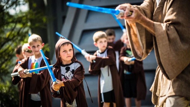 Crianças na Jedi Training Academy no Disney Hollywood Studios Orlando