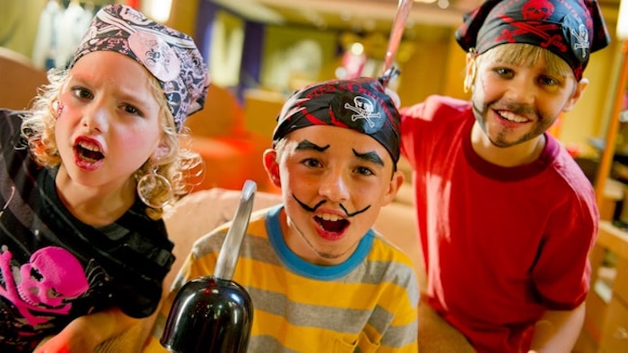 Crianças na The Pirates League no cruzeiro Disney Dream