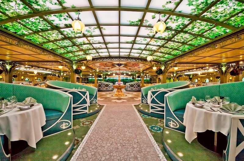 Restaurante Enchanted Garden no cruzeiro Disney Fantasy