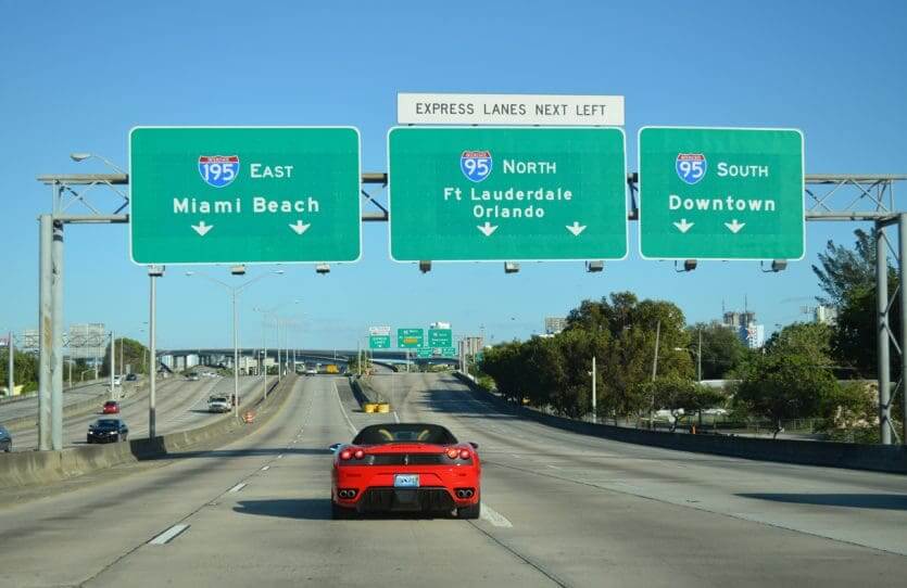 Estrada Interstate 95 entre Orlando e Miami