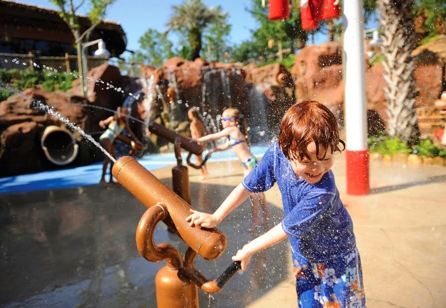 Crianças no parque Animal Kingdom da Disney Orlando