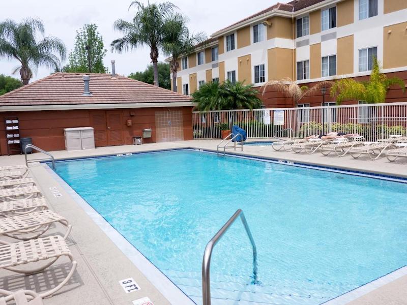 Piscina no Extended Stay Deluxe Orlando Convention Center