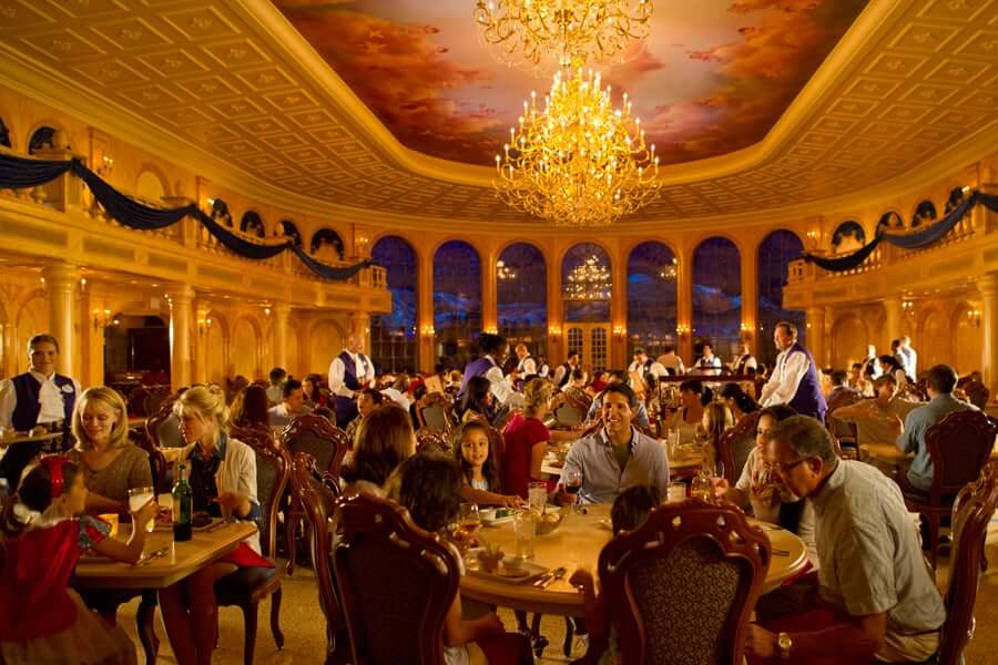 Interior do restaurante Be Our Guest na Disney em Orlando
