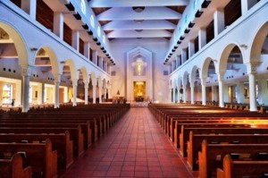 Igreja Mary Queen em Orlando: dentro da igreja