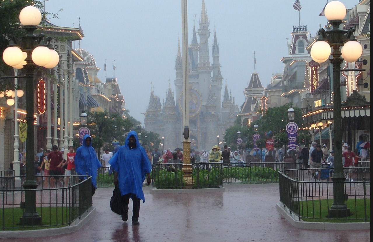 Monte sua programação dos parques Disney em Orlando: chuva no parque Magic Kingdom