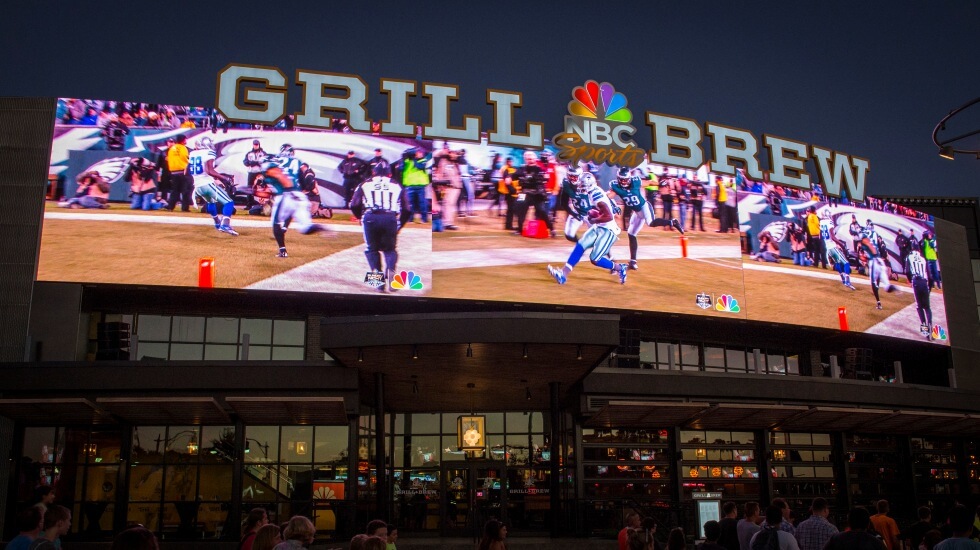 Telão do NBC Sports Grill & Brew na Universal CityWalk em Orlando