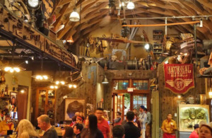 Restaurante e bar do Indiana Jones Jock Lindsey's Hangar em Orlando
