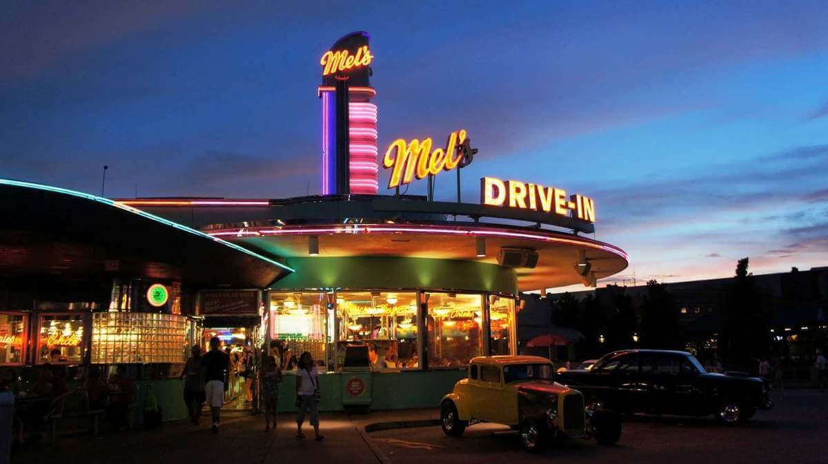 Restaurante Mel's Drive-In no parque Universal Studios em Orlando