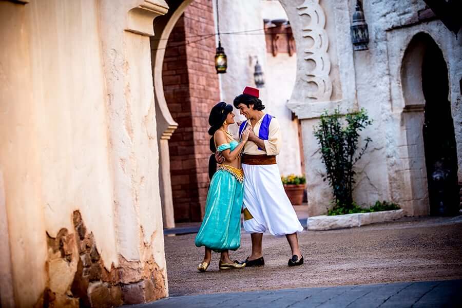 Aladdin e Jasmine no pavilhão Marrocos no parque Epcot da Disney Orlando