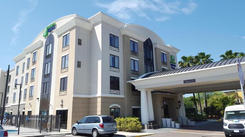 Holiday Inn Express & Suites Tampa Busch Gardens