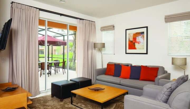 Casas menores para alugar na Disney e Orlando: Regal Oaks Resort - sala de estar