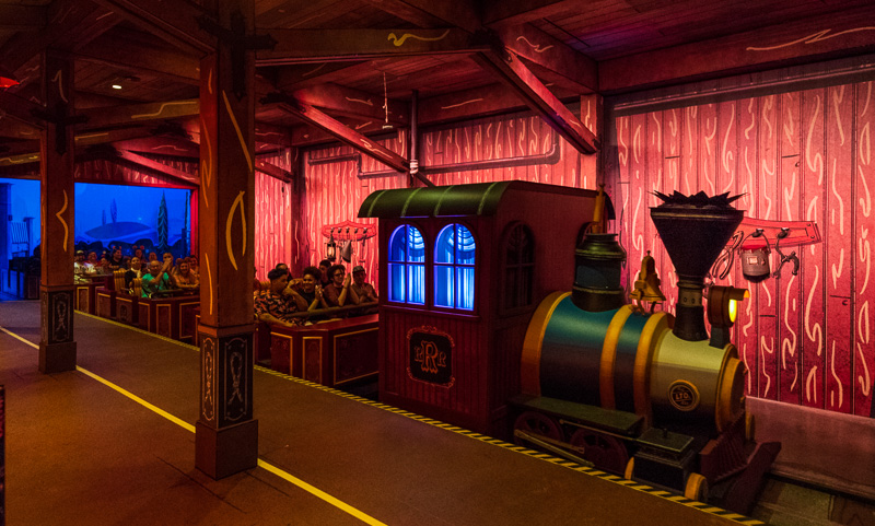 Trem da atração Mickey and Minnie’s Runaway Railway na Disney Orlando