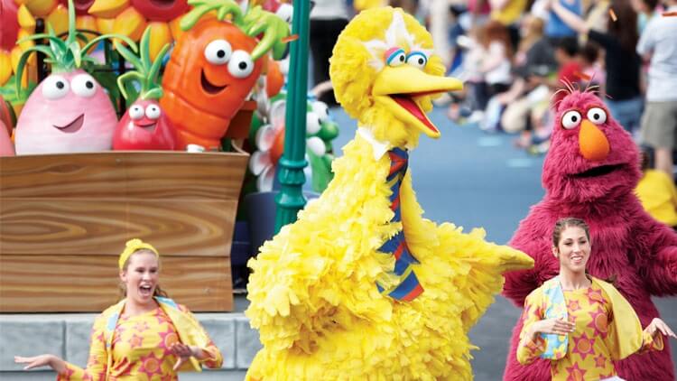 Sesame Street Party Parade na área da Vila Sésamo no SeaWorld Orlando