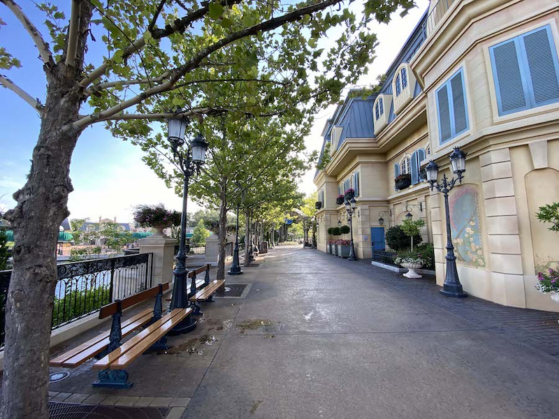 Área expandida no Pavilhão da França no Epcot da Disney Orando
