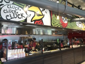 Restaurante Chicken Guy na Disney Springs em Orlando: cozinha
