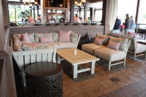 Restaurante Three Bridges Bar & Grill at Villa del Lago em Orlando: interior do restaurante