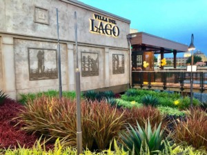 Melhores restaurantes dos hotéis da Disney em Orlando: restaurante Three Bridges Bar & Grill at Villa del Lago