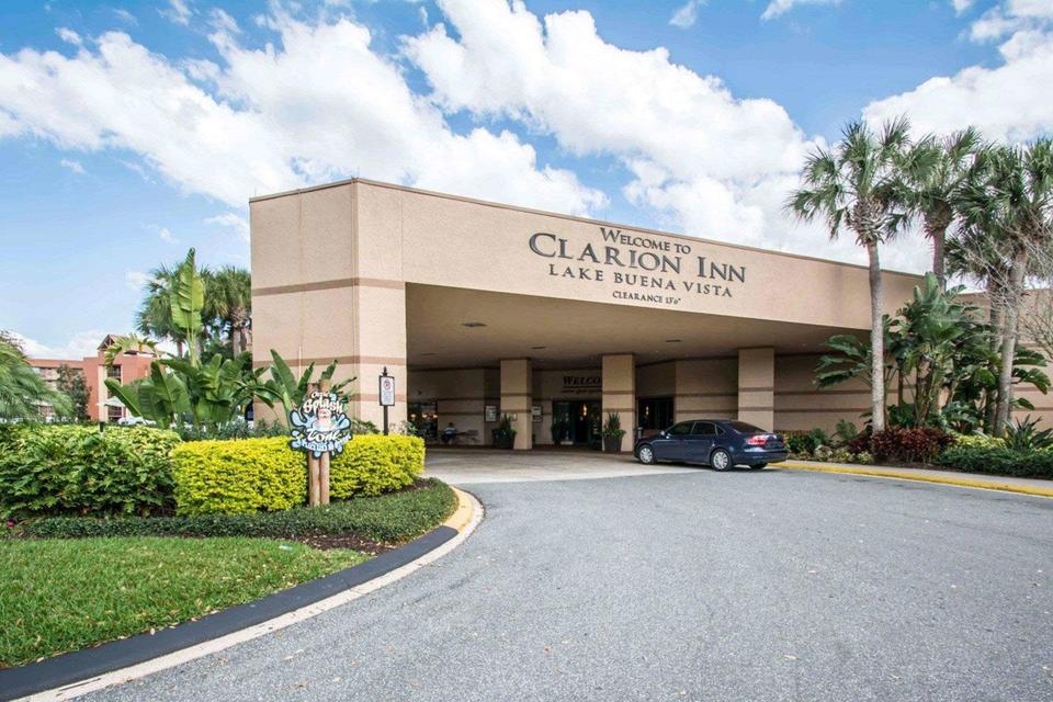Entrada do hotel Clarion Inn Lake Buena Vista em Orlando