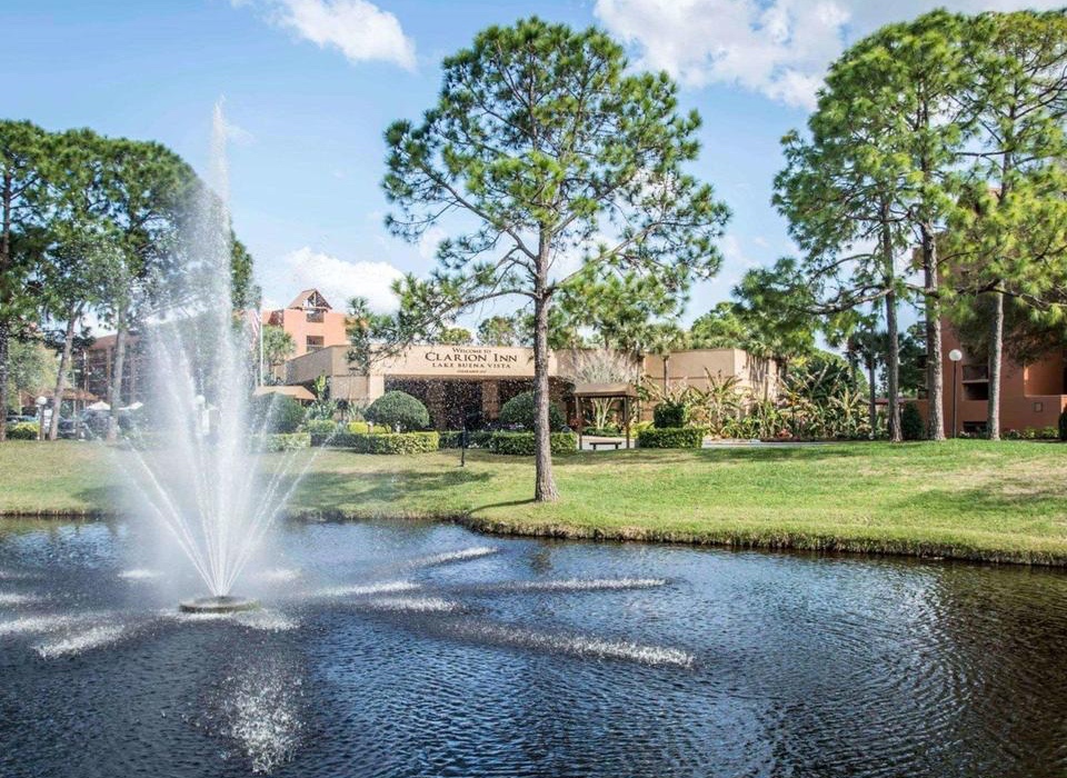Fonte d'água no hotel Clarion Inn Lake Buena Vista em Orlando