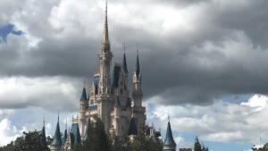 Época de furacões em Orlando: parque Disney's Magic Kingdom