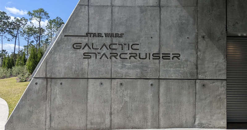 Letreiro Star Wars: Galactic Starcruiser na Disney Orlando