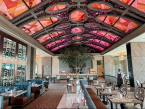 Restaurante Toledo – Tapas, Steak & Seafood na Disney Orlando: mesas