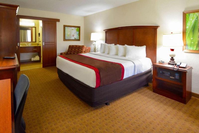 Quarto de casal no hotel Clarion Inn Lake Buena Vista em Orlando