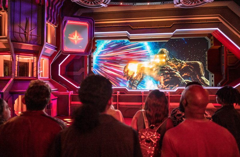 Visitantes na Guardians of the Galaxy: Cosmic Rewind no Epcot da Disney Orlando